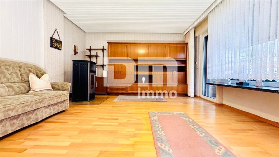 Ein- bis Zweifamilienhaus mit viel Potenzial in idyllischer Lagemit Terrasse und Garage - EG Wohn / Esszimmer offen / Zugang Terrasse